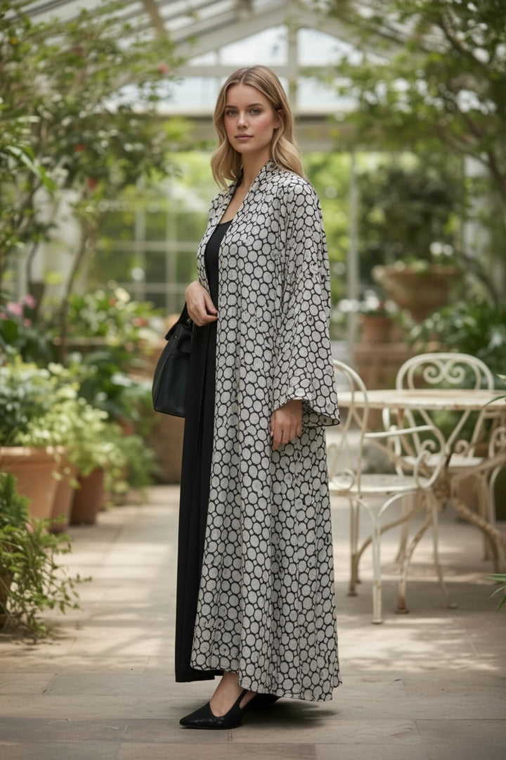 My Everyday Minimal Pattern Abaya – Elegant Black &amp; Ivory Open Kimono Style - Salat Farah